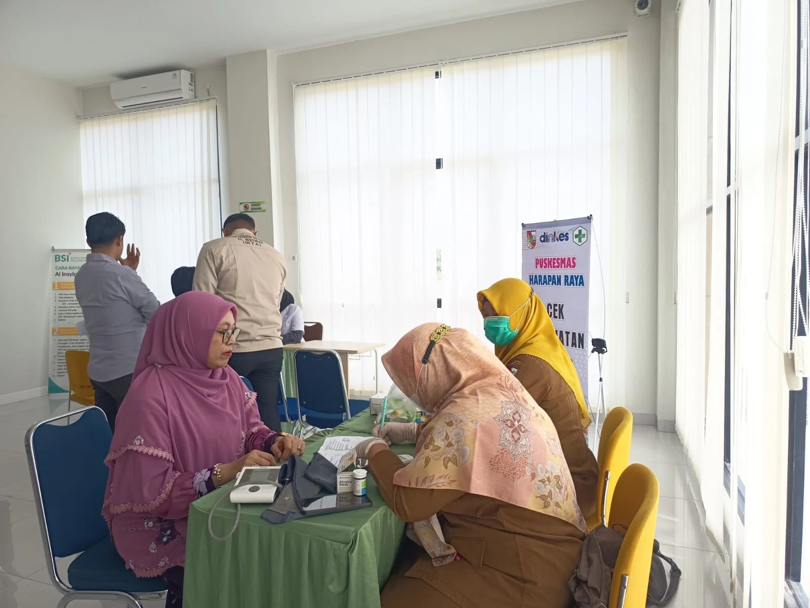 Dukung Program Pemerintah, IKTA dan Puskesmas Harapan Raya Gelar Pemeriksaan Kesehatan bagi Civitas Akademika
